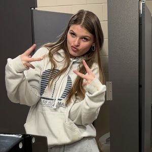 Meet your Posher, Claire